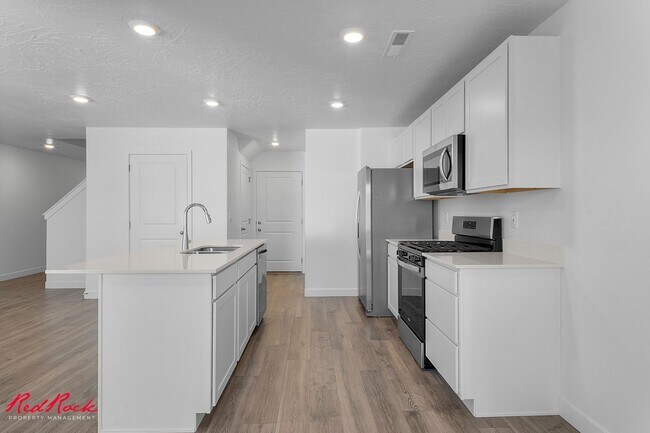 Building Photo - A Lovely 3 Bedroom Townhome with Amazing Amenities!