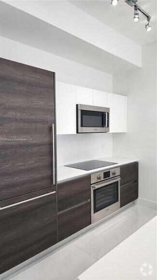 Building Photo - 301 Altara Ave