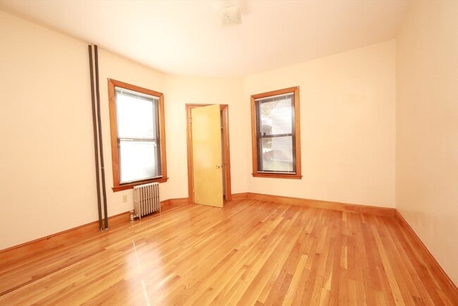 Building Photo - 118 Garfield Ave