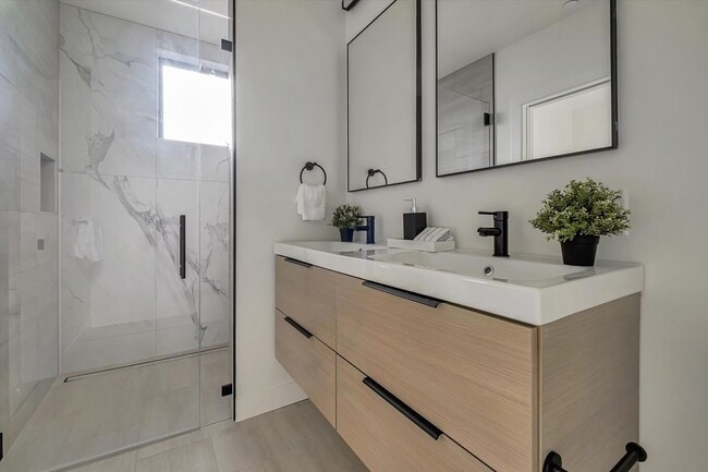 Building Photo - 103-119 Darlington Lane