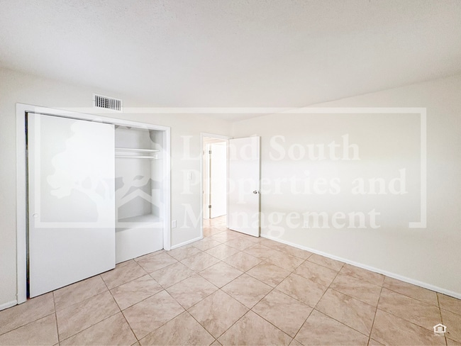 Building Photo - 738 Park Hill Ave