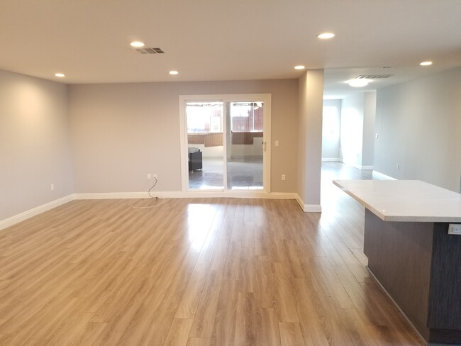 Building Photo - 955 Magnolia Ave