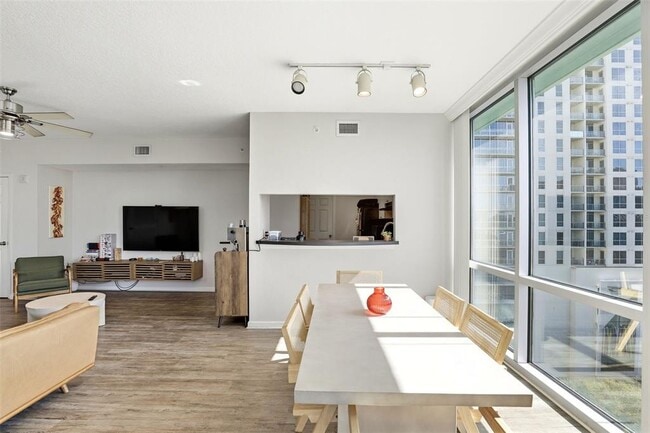 Building Photo - 322 E Central Blvd