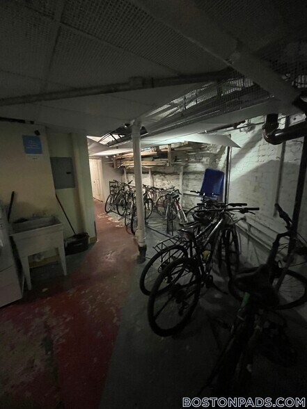 Building Photo - 154 Magazine St