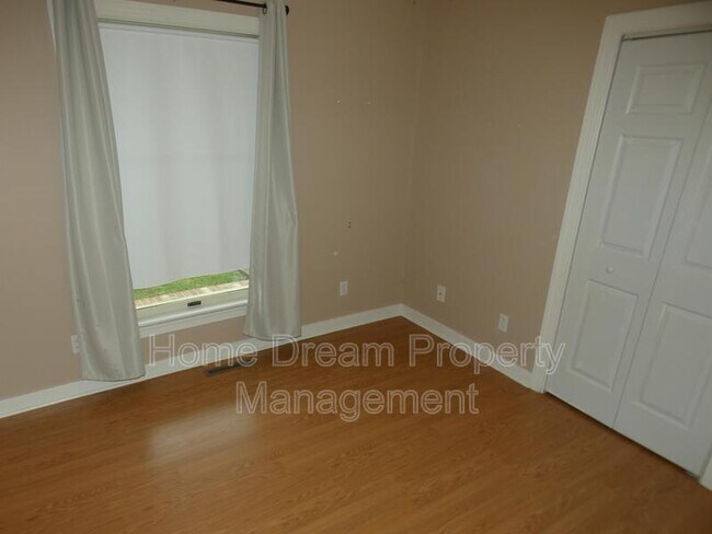 Building Photo - 10451 Edgehill Ln