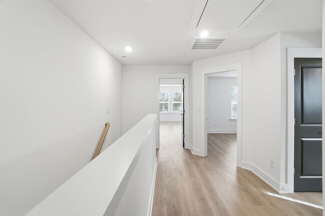 Building Photo - Bright & Modern New Construction Townhome