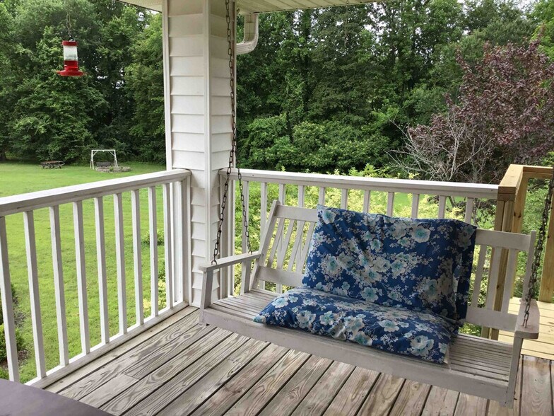 Building Photo - 176 Schools Dr