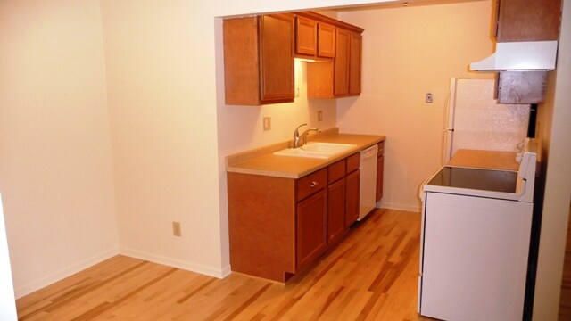 Building Photo - 2030 N. Oakland Ave