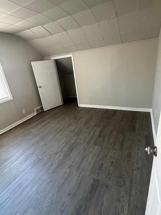 Building Photo - 14075 Cherrylawn St