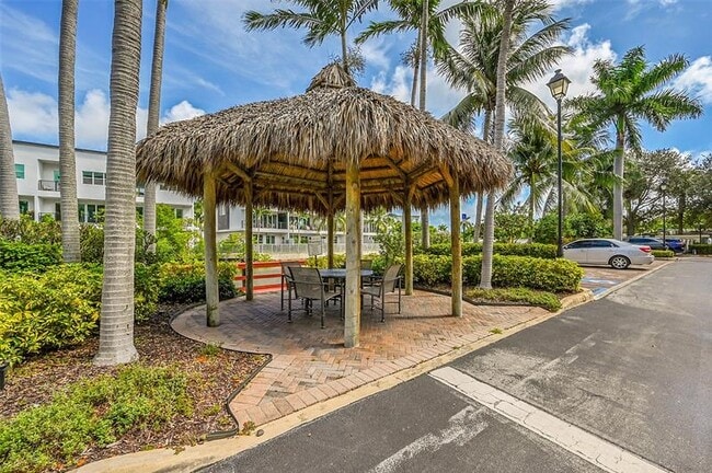 Building Photo - 2633 NE 14th Ave