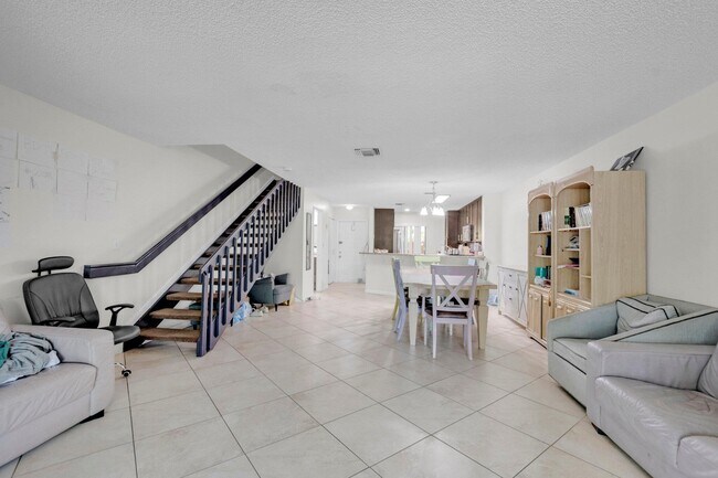 Building Photo - 7690 Lago Del Mar Dr