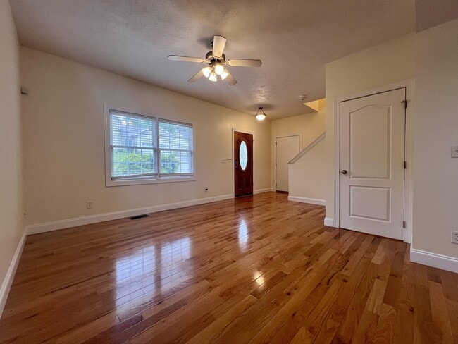 Building Photo - 304 Villa View Dr