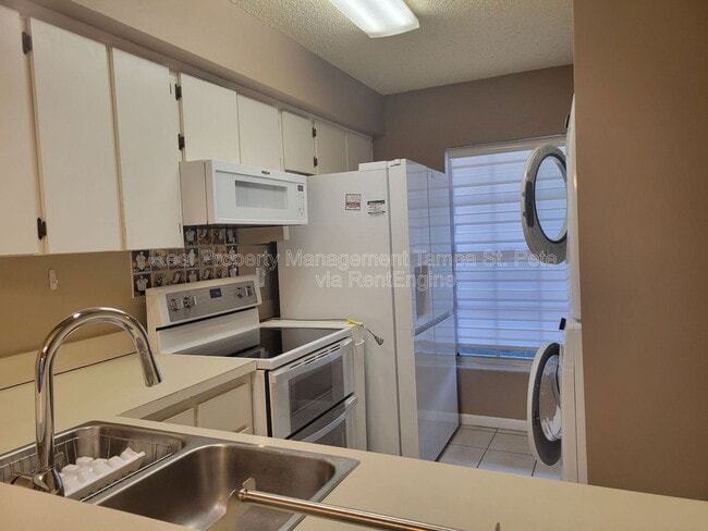 Building Photo - 4903 Myrtle Oak Dr