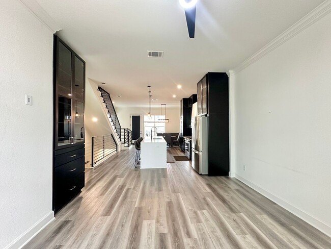 Building Photo - AVAILABLE NOW! Exquisite 3-bedroom, 3.5-ba...