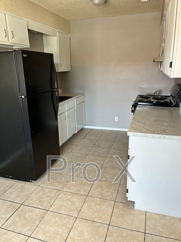 Building Photo - 1021 S St Louis Ave