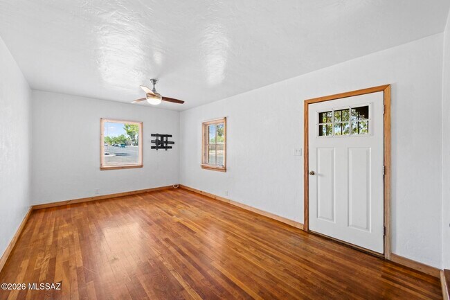 Building Photo - 1202 N Tucson Blvd