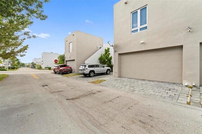 Building Photo - 10350 NW 66th St