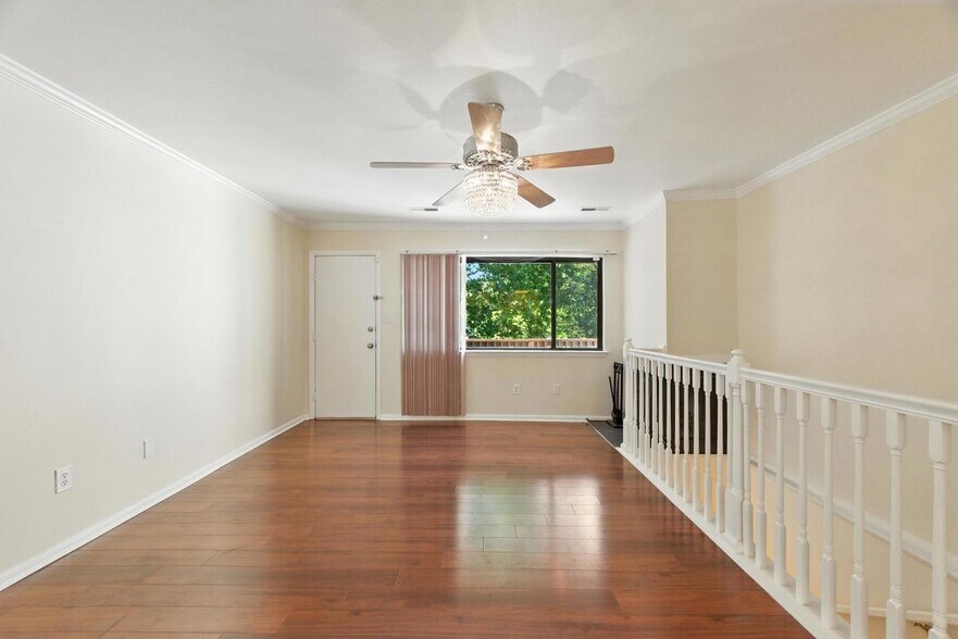 Building Photo - 233 Mill Point Dr