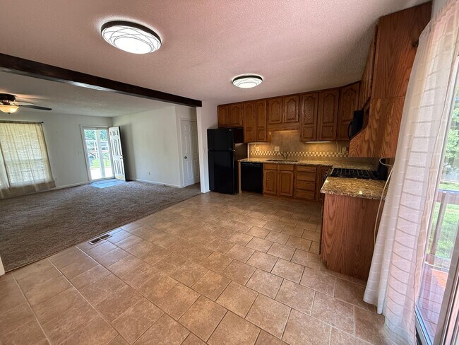 Building Photo - 5360 Glencullen Way