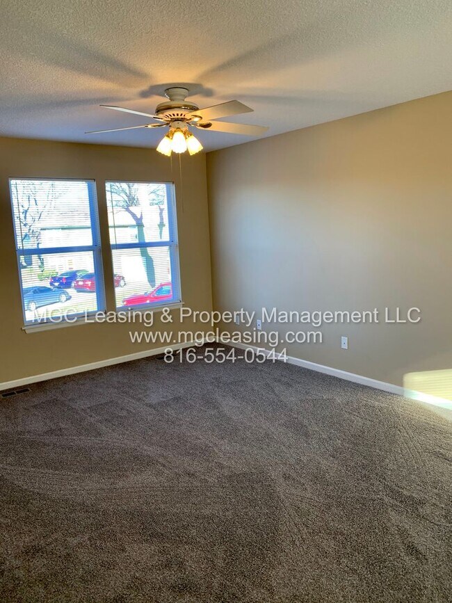 Building Photo - 814 NE Westwind Ln