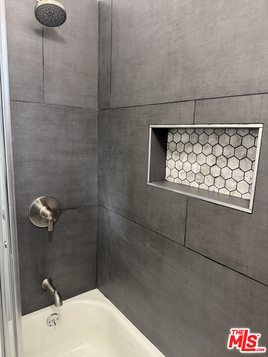 Building Photo - 2715 W 43rd St