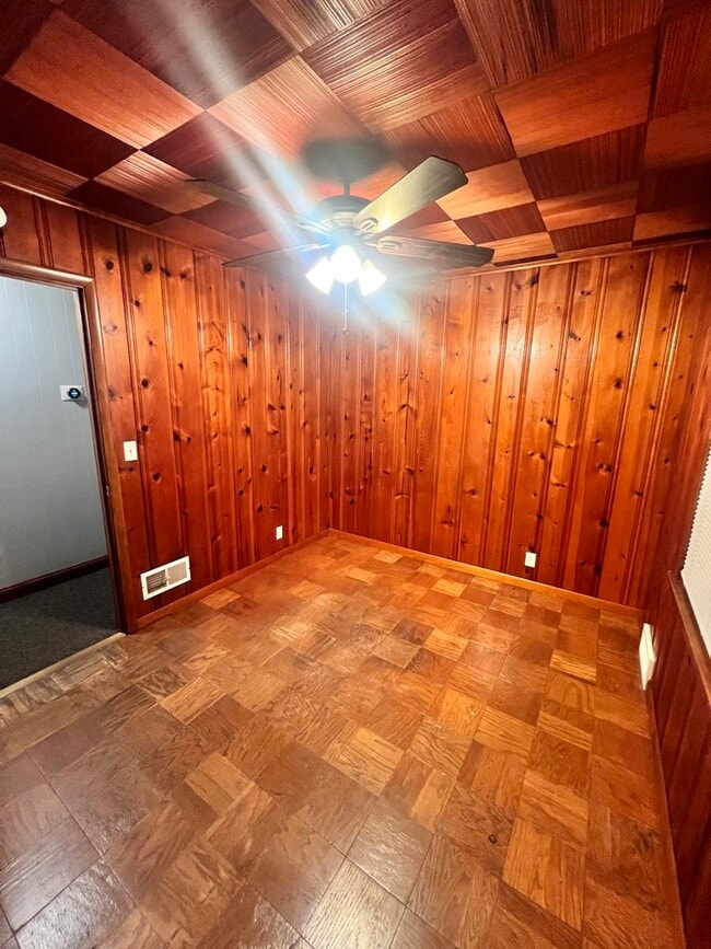 Building Photo - 1160 W Marion St