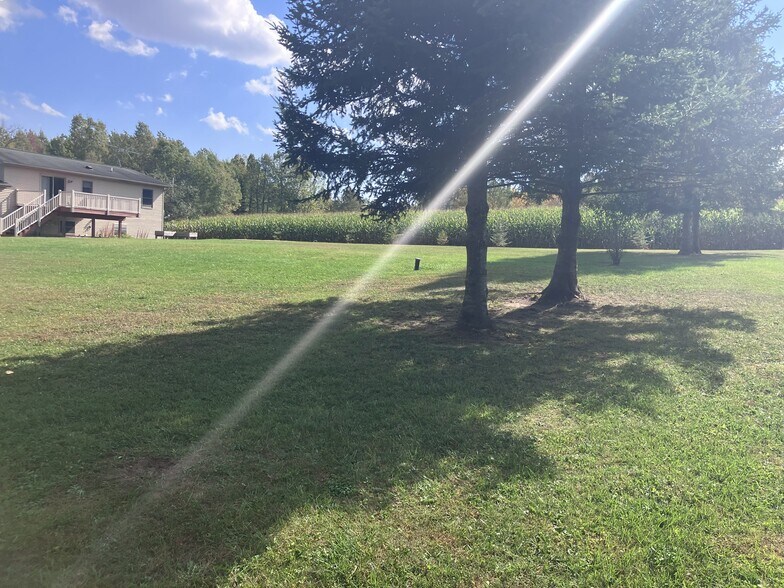 Backyard (3) - N5223 Tamarack Ln