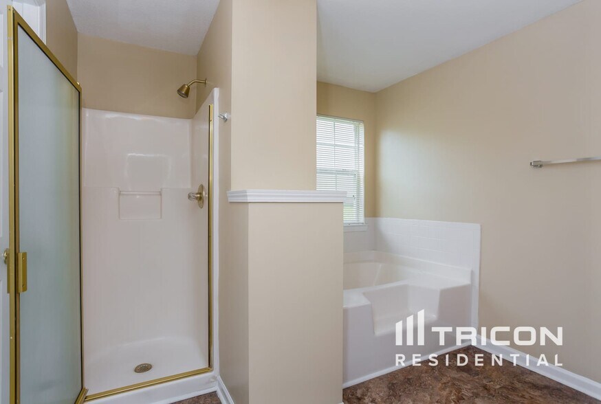 Building Photo - 1420 Spring Hill Run