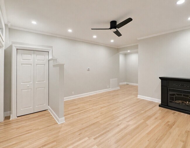 Building Photo - 1014 W George St