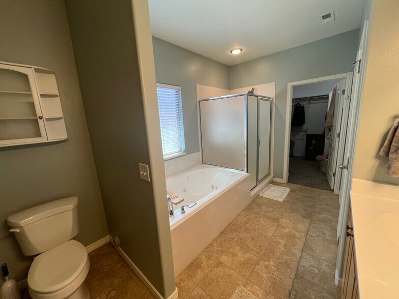 Building Photo - 761 Oak Green Dr