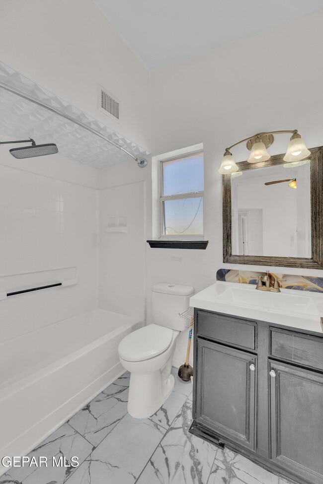 Building Photo - 536 Achim Dr