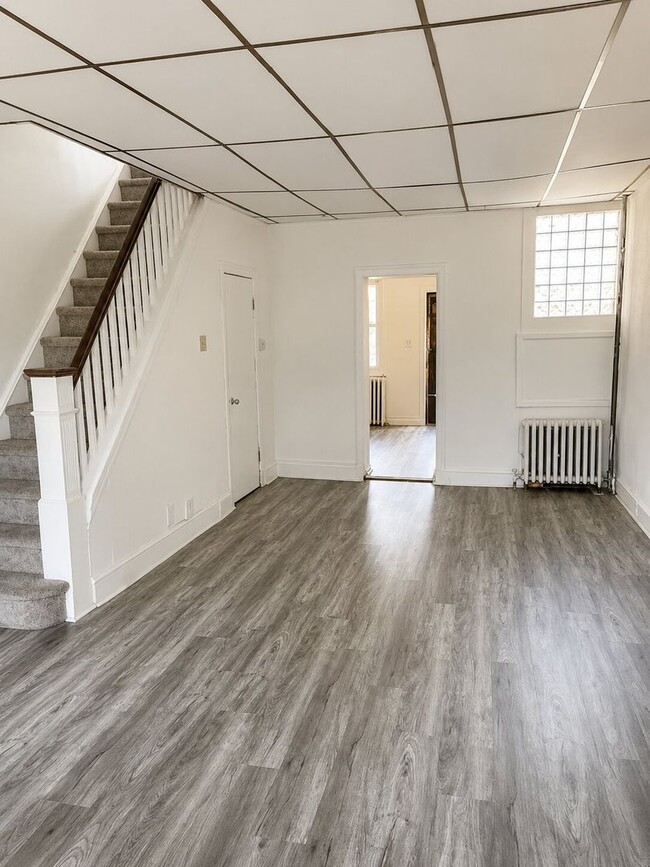 Building Photo - Bright 2BR Port Richmond Row Home with Large Living Space & Basement Storage