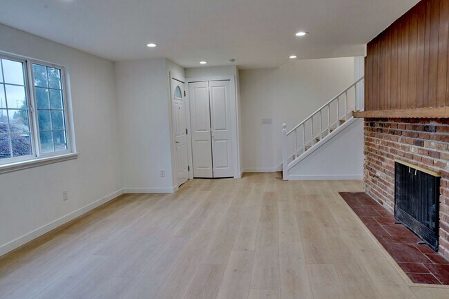 Building Photo - 4 bedroom Home on Highland St in Tacoma - APPLICATION PENDING