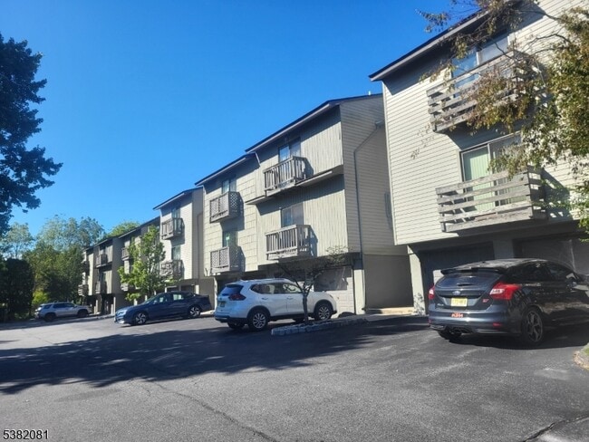 Primary Photo - 1211 Spruce Hills Dr