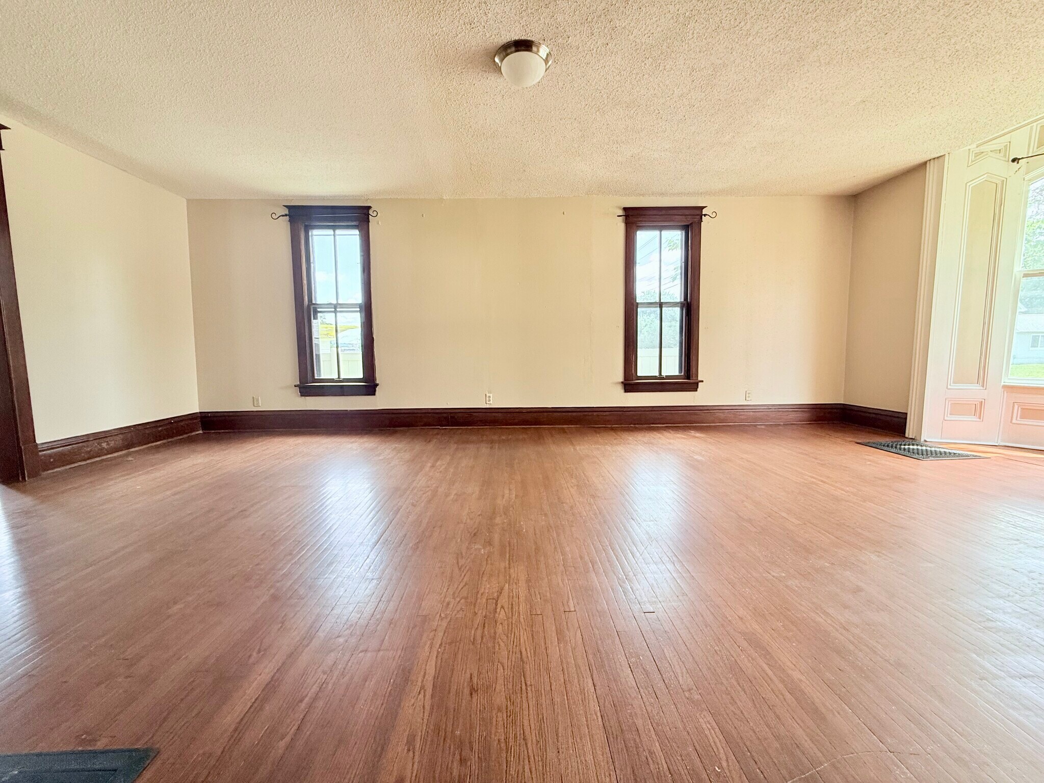 Living Room - 615 W 2nd St