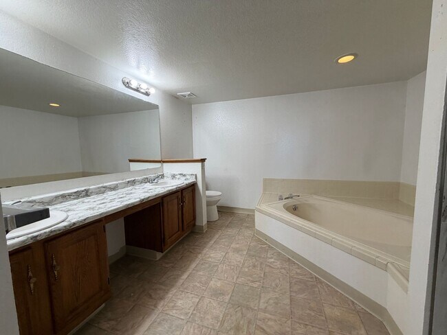 Building Photo - Perfect Package of Amenities