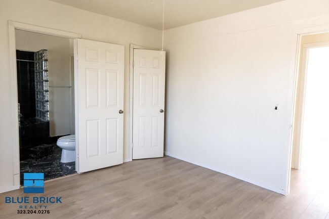 Building Photo - 1401 W 53rd St