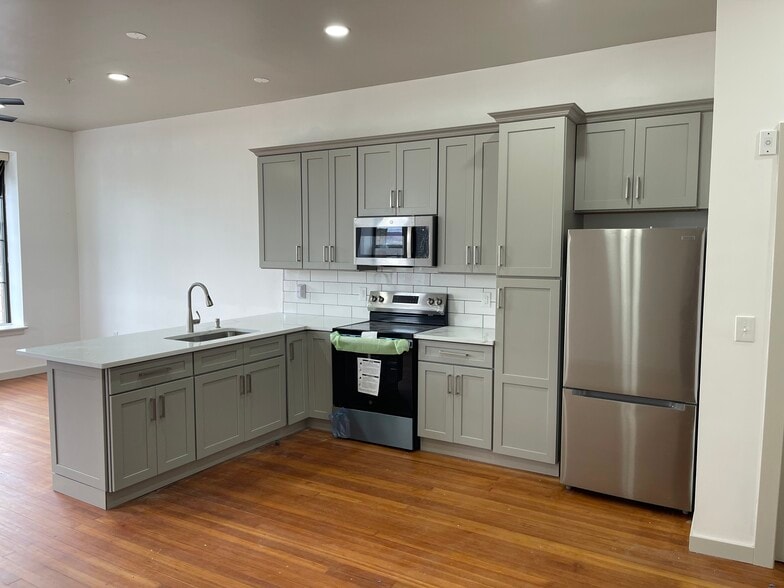 Building Photo - 711 Chew St