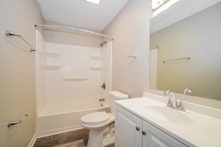 Building Photo - 5037 Shady Oak Dr