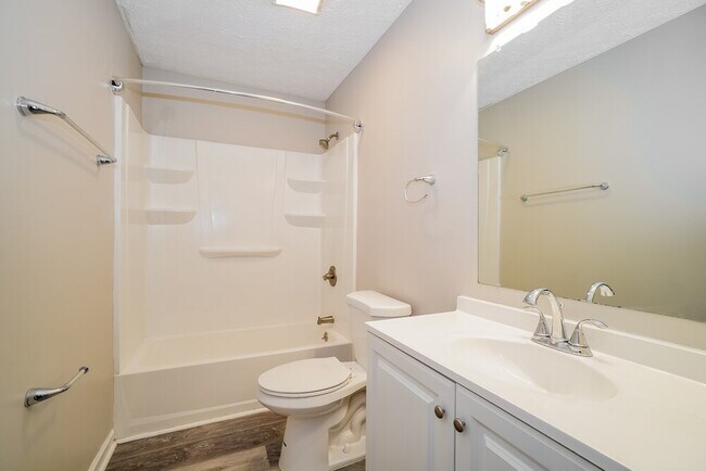 Building Photo - 5037 Shady Oak Dr