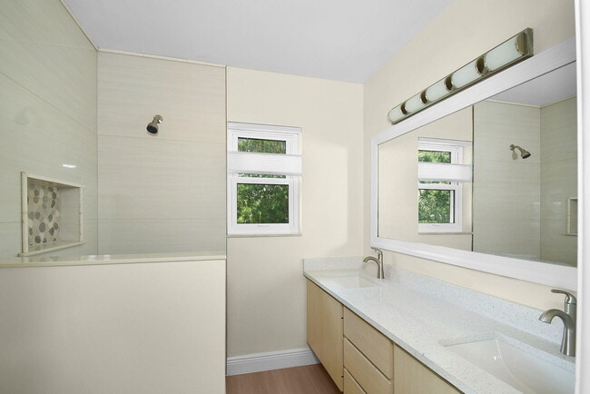 Building Photo - 2442 SW Danbury Ln