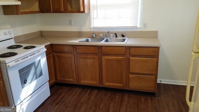 Building Photo - 704 Fred's Ln