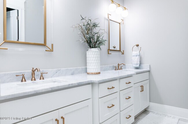 Building Photo - 10400 Meeting St