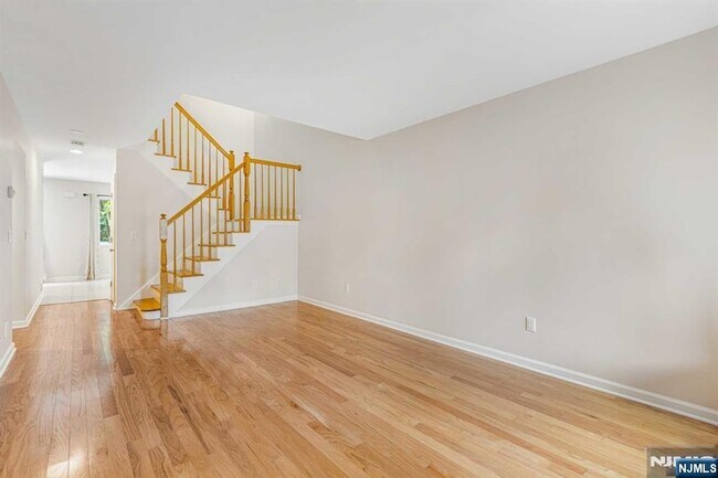 Building Photo - 6-04 Cross Meadows