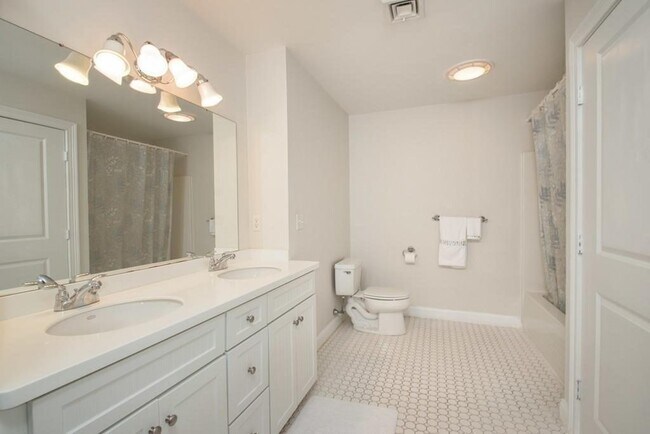 Building Photo - 15 Cider Ml Ln