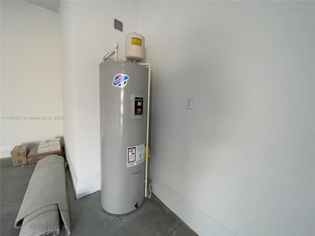 Building Photo - 8366 NW 7th Ct