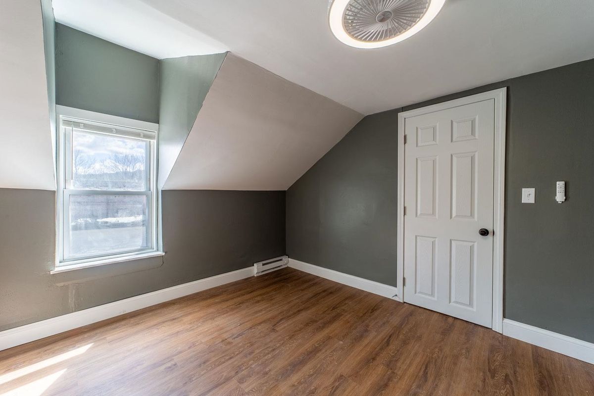 Building Photo - 14 Winter