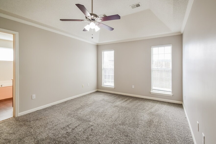 Building Photo - 5678 Kuykendall Dr
