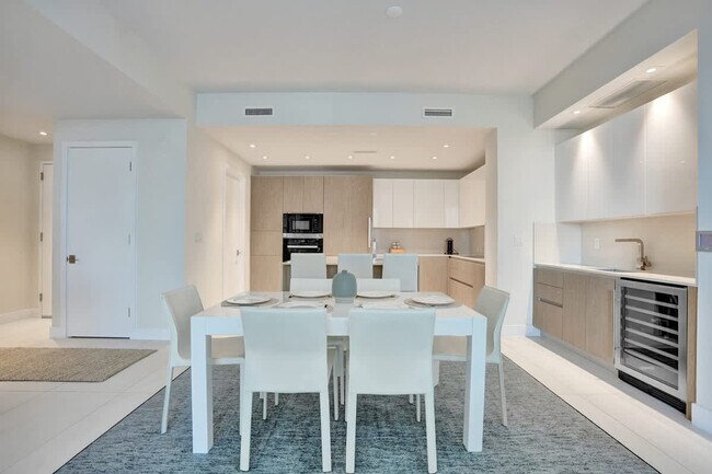 Building Photo - 3100 N Ocean Dr