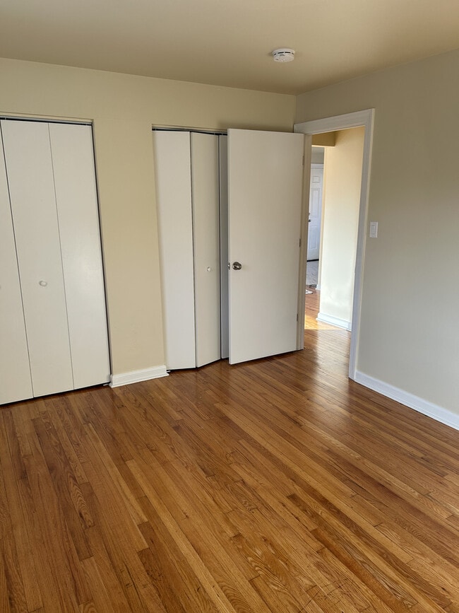 Building Photo - 1002 Parkwood Dr